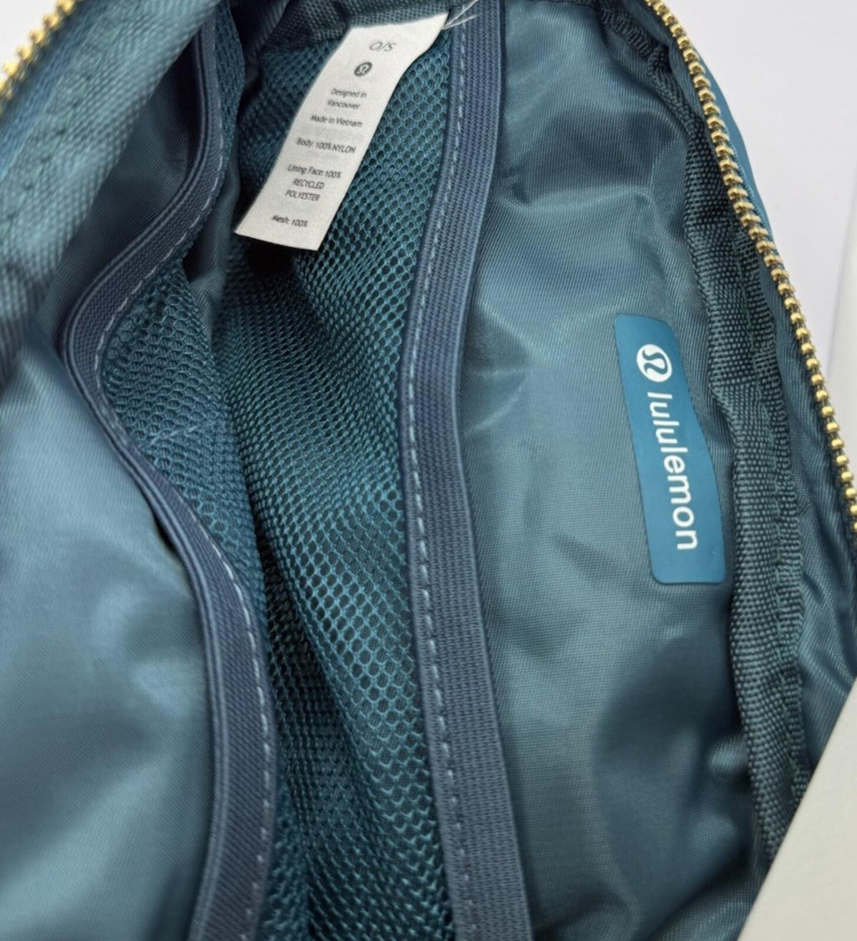 NWT Lululemon Everywhere Belt Bag 1L in Green Jasper and Gold - SoleAna