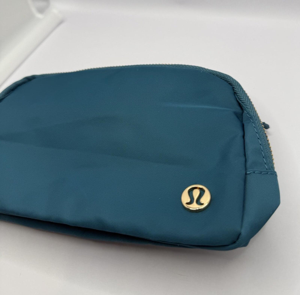 NWT Lululemon Everywhere Belt Bag 1L in Green Jasper and Gold - SoleAna